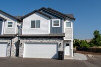 Building Photo - 144 W 425 N