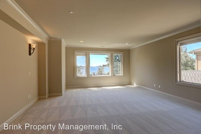 Building Photo - 4 br, 3.5 bath House - 10925 SE Lake Rd