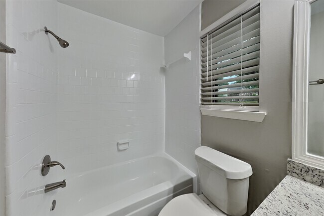Building Photo - 719 Fernglade Dr