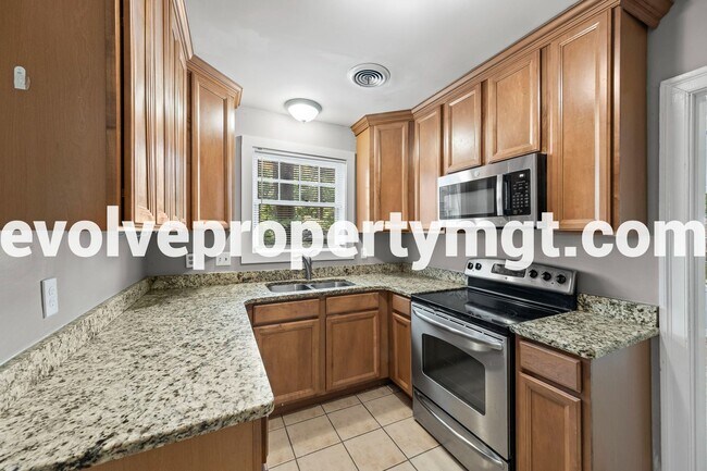 Building Photo - Hidden Collierville Gem on 1 ACRE!