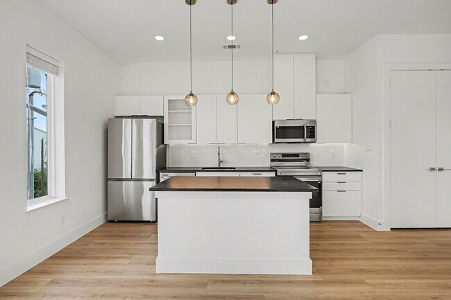 Building Photo - 2217 N Fitzhugh Ave