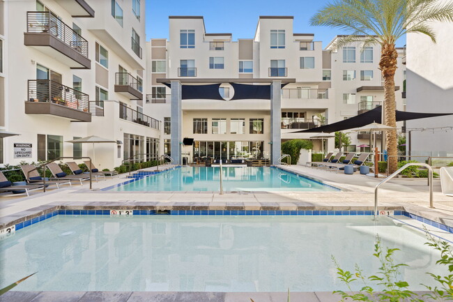 Building Photo - Axis Camelback