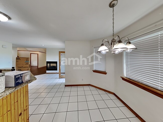 Building Photo - 522 N 8th Ct