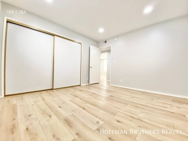 Building Photo - 931 S Wooster St Los Angeles, CA 90035