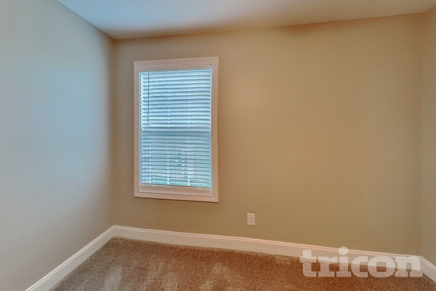 Building Photo - 1093 Whitney Dr