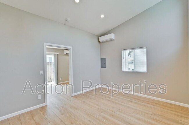 Building Photo - 370 Camille Ct