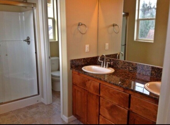 Building Photo - CLEAN AND QUIET 3bd/2ba West Salem Home - ...
