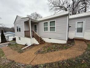 Building Photo - Great Rossville Home