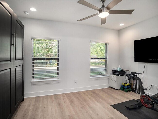 Building Photo - 3038 W Napoleon Ave