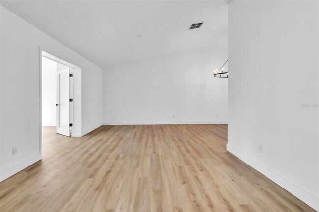 Building Photo - 1110 Woodcrest Ave