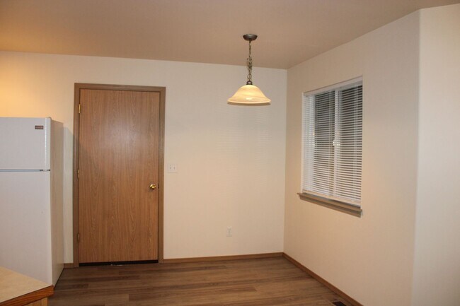 Building Photo - CM#5