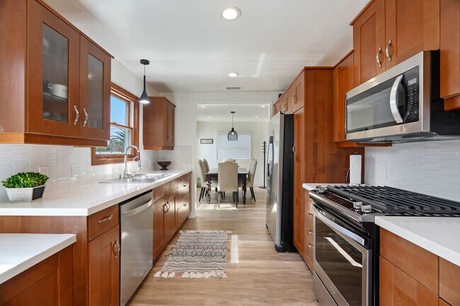 Building Photo - 2464 Jefferson St