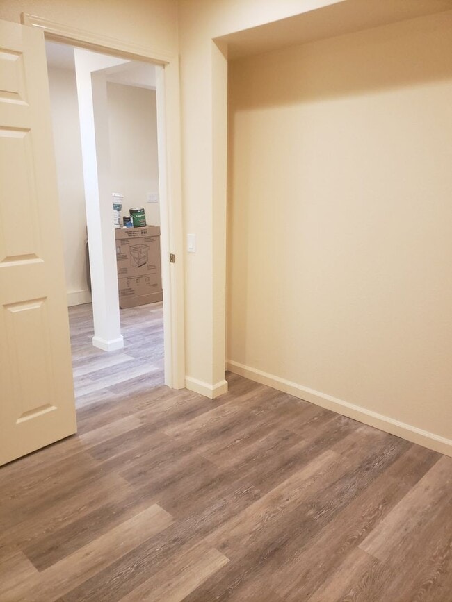 Building Photo - One bedroom, unfurnished unit in down town Bishop.