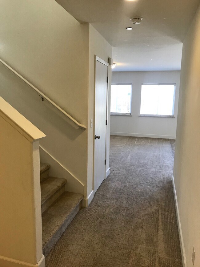 Building Photo - Now Available – 4 Bedroom Home with Loft i...