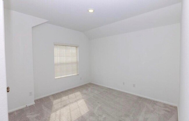 Building Photo - 7907 Elk Grv Ln