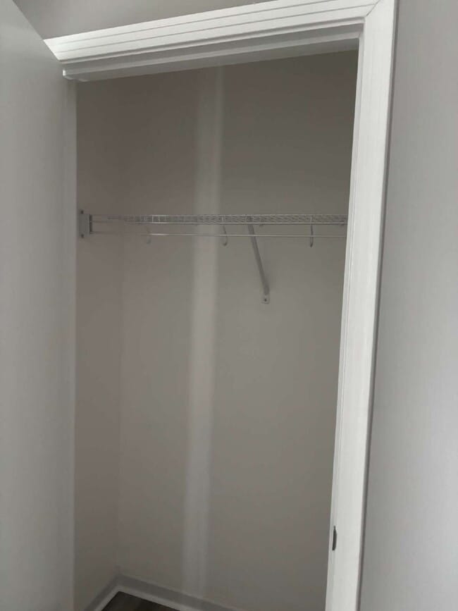 Building Photo - 392 Roselawn Dr