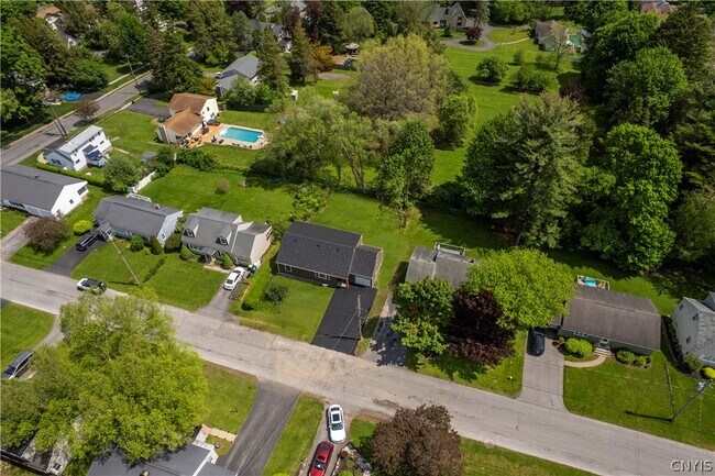 Building Photo - 8 Terrace Hill Dr