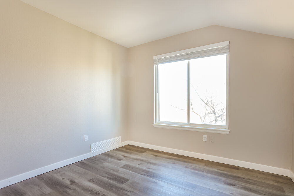 Building Photo - 981 Conifer Ct