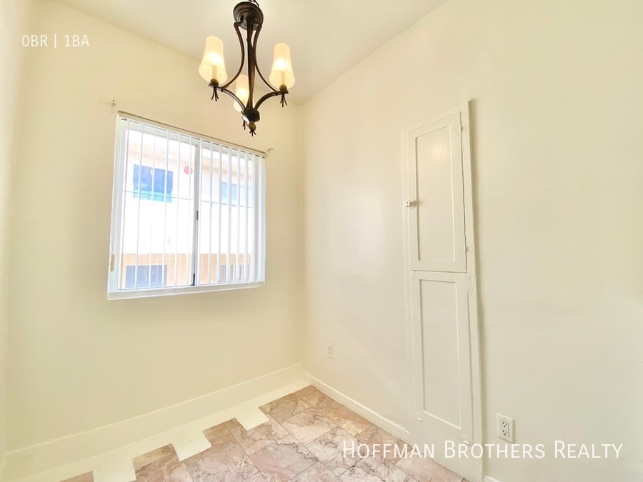 Building Photo - 4846 Rosewood Ave