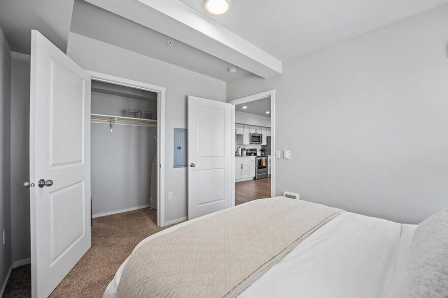 Building Photo - 624 E 32nd St