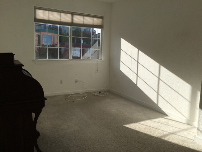 Room for rent, carpet has been replaced - 169 Majestic Ave
