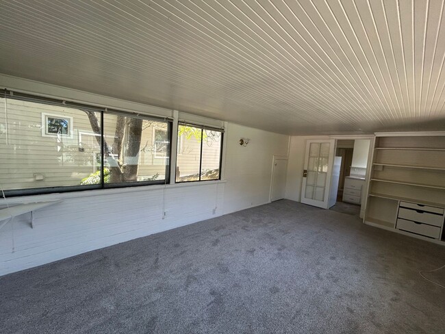 Building Photo - 1531 1/2-1135 1/2 Mill St