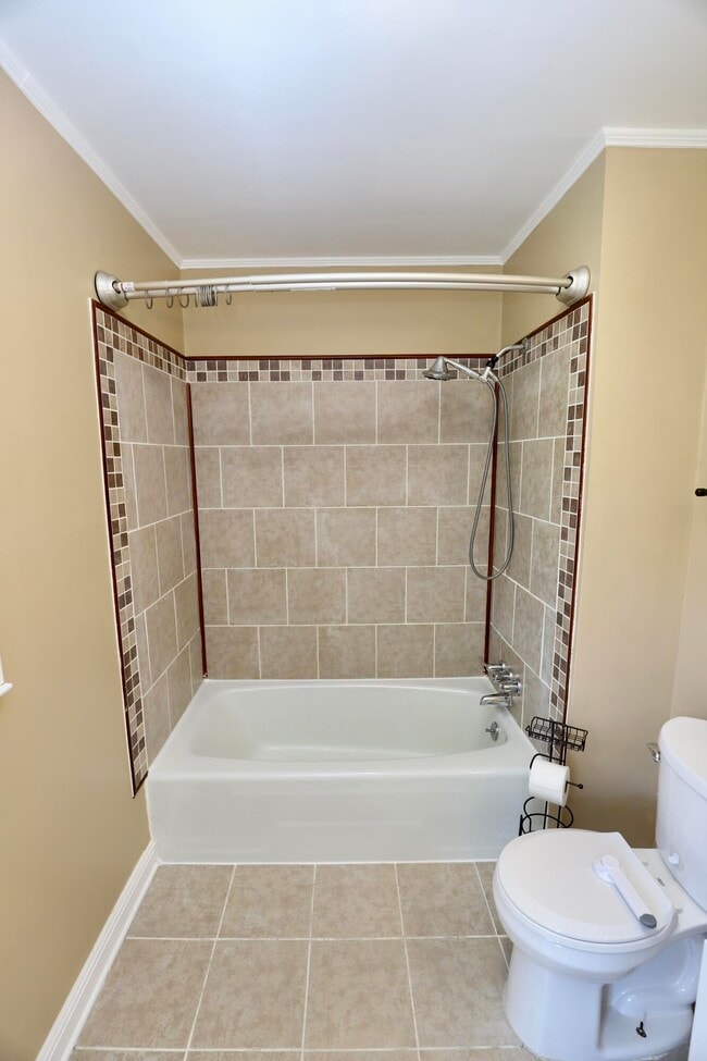Building Photo - 549 Pringle Dr