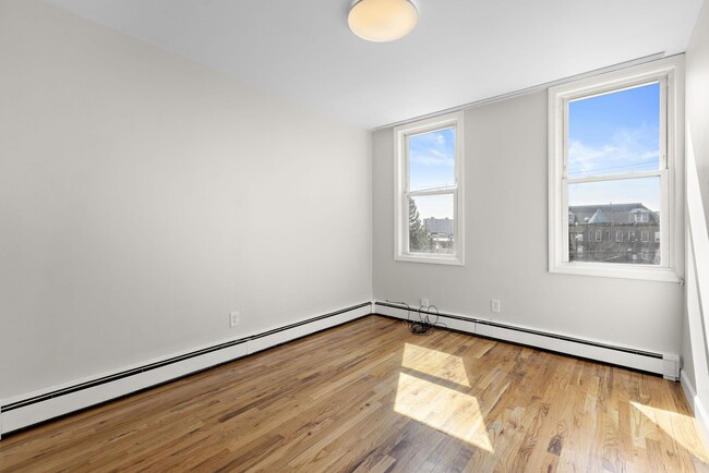 Building Photo - 320 67th St