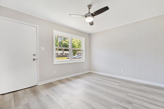 Building Photo - 4943 Fieldcrest Dr