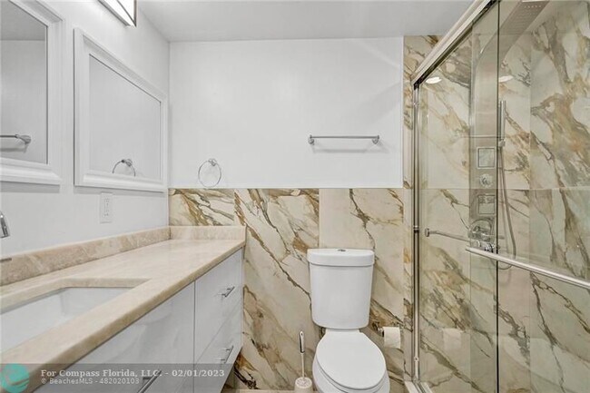 Building Photo - 3051 S Palm Aire Dr
