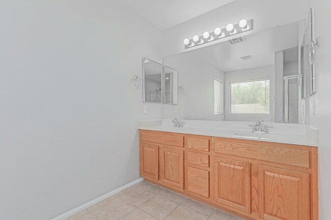 Building Photo - 11914 N 150th Ln