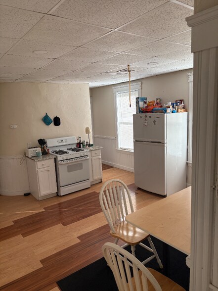 Building Photo - 193 Vernon St