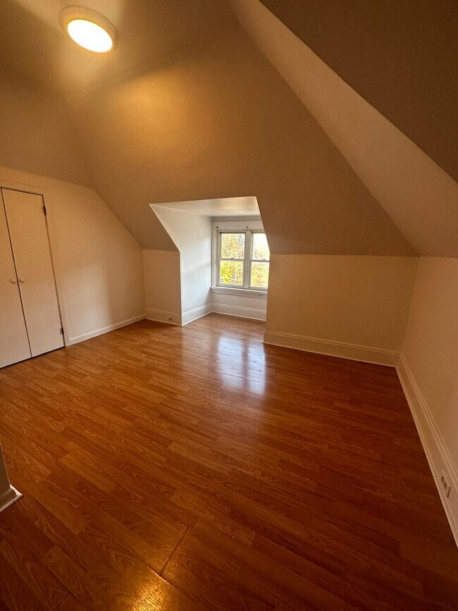 Building Photo - 1034 Chelton Ave