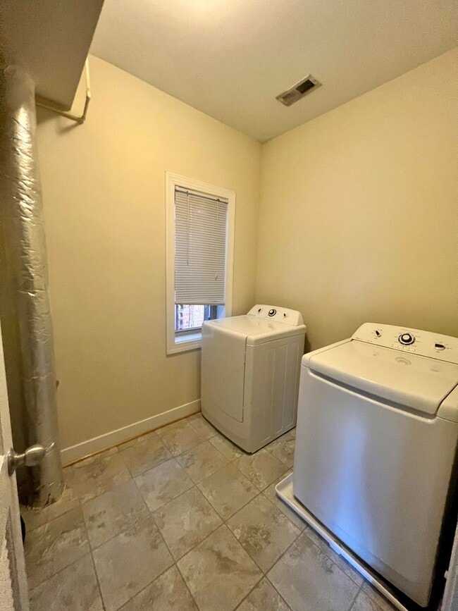 Building Photo - 3016 Patterson Ave