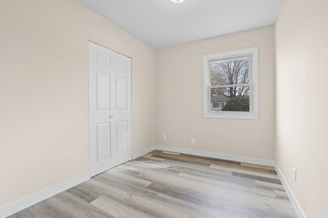 Building Photo - 5322 Newport Rd