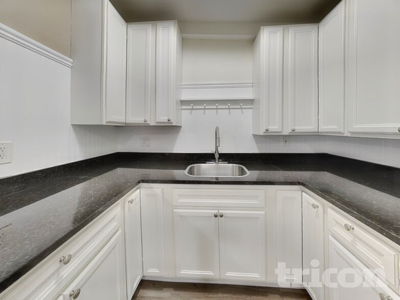 Building Photo - 1204 Betts St NE