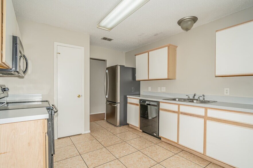 Building Photo - 537 Bailey St