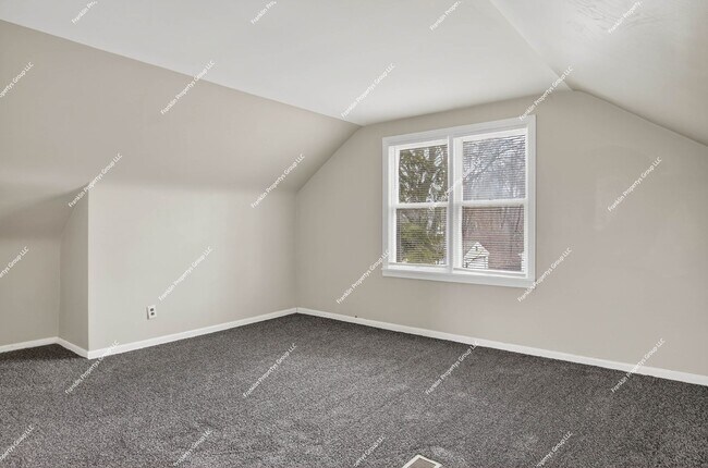 Building Photo - Charming Recently Renovated 3-Bedroom Bungalow in Detroit!