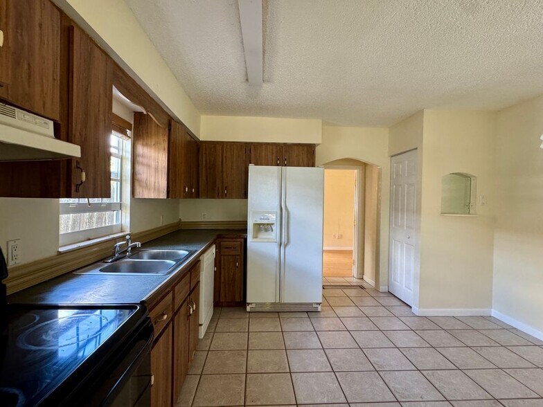 Building Photo - 364 16th St SW