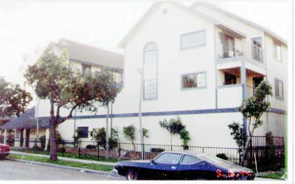 Building Photo - 1635 Locust Ave