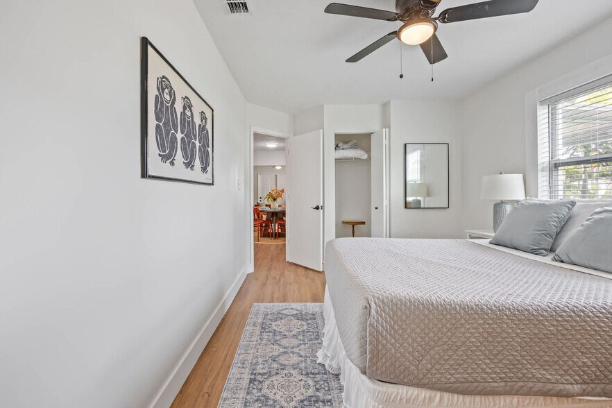 Building Photo - 489 Seacrest Ave