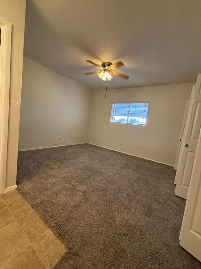 Building Photo - 1050 S Stapley Dr