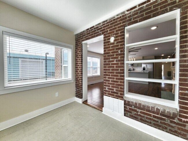 Building Photo - 2529 E Admiral Pl