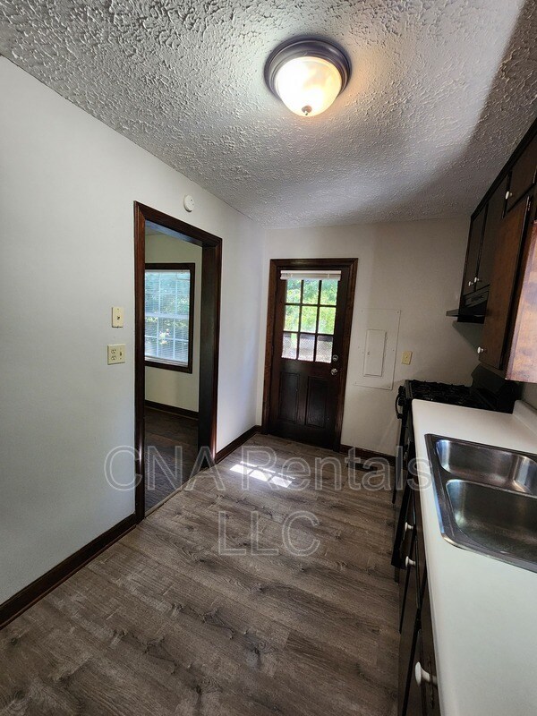 Building Photo - 104 E Acres Dr SE