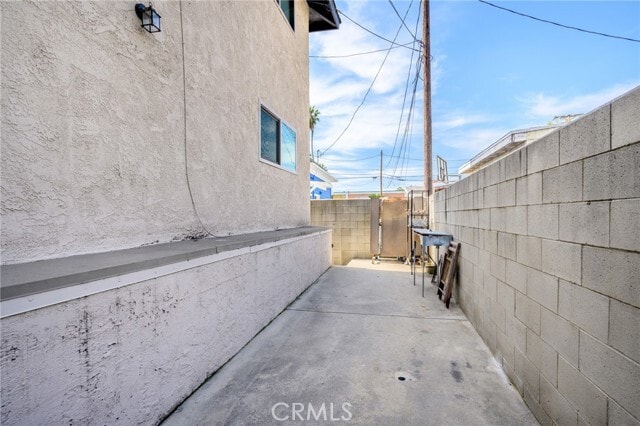 Building Photo - 823 E Wilson Ave