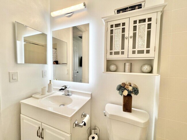 Building Photo - 840 Marina Del Ray Ln