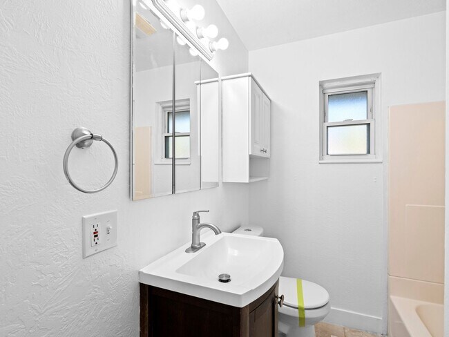 Building Photo - Beautiful home for rent!