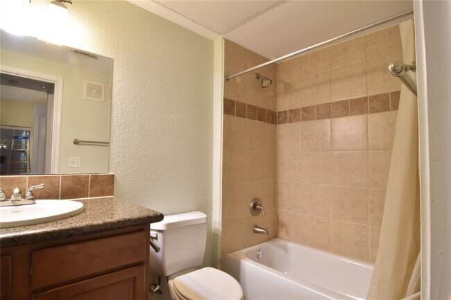 Building Photo - 6810 Deatonhill Dr