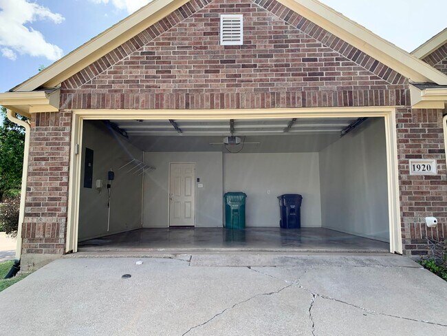 Building Photo - Cavender