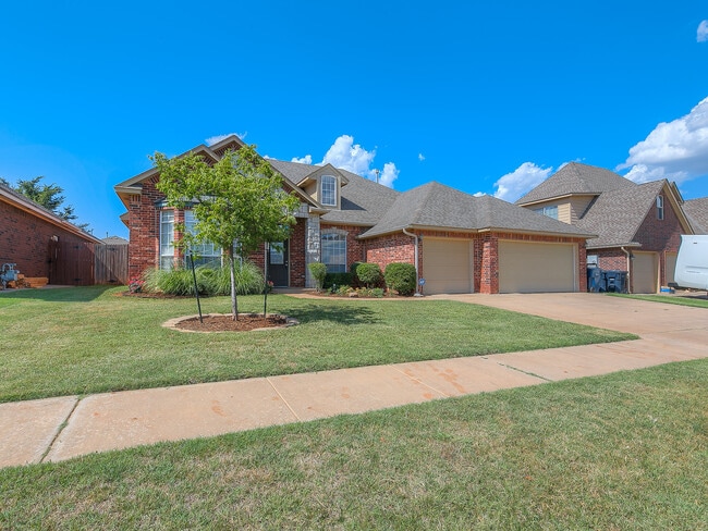 Building Photo - Lone Oak Ridge + Gated Community + 4 beds/2.5 Baths + Storm Shelter + Deer Creek Schools